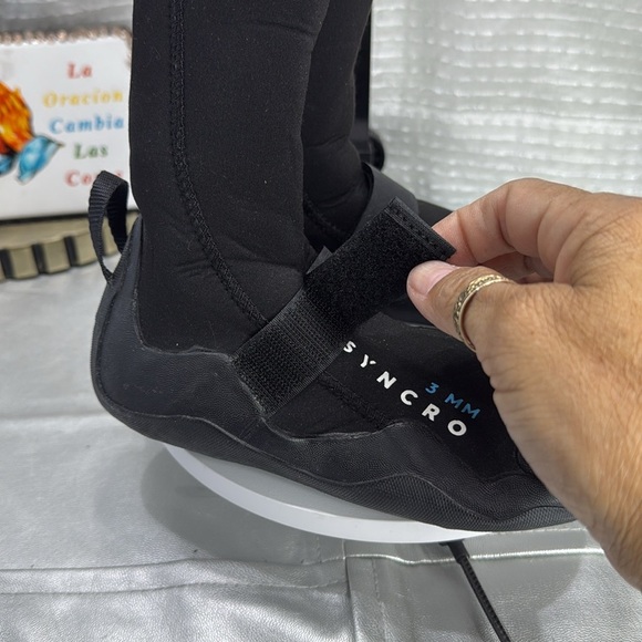 (C2)Quiksilver Syncro 3mm Black Neoprene Booties, size 5 women - Picture 8 of 16